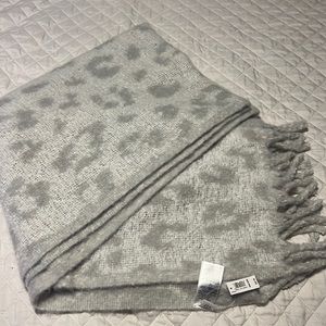 NWT Gap Shawl / Wrap  - so soft!